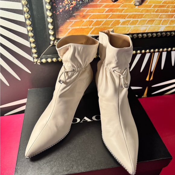 NEW IN box Coach Womens Wynie White /off white leather ankle Boots Size 8 - Picture 6 of 12